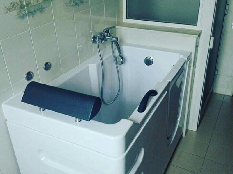 Vasca con sportello - Soluzioni vasche da bagno per disabili e anziani 